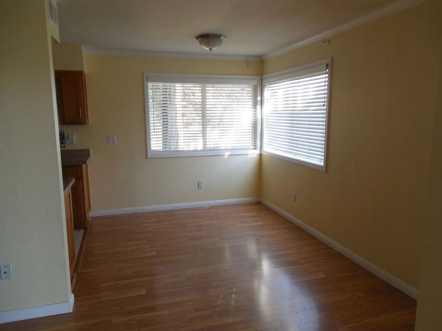 2 bed, 901 sqft, $2,200 — Photo 4