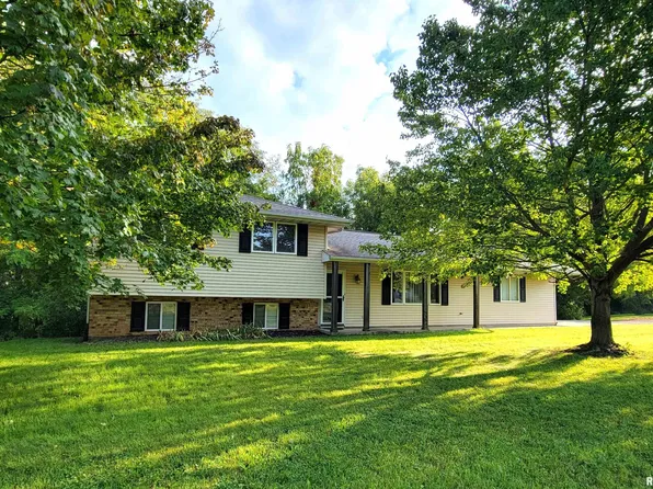 25678 Longview Rd, Hopedale, IL 61747