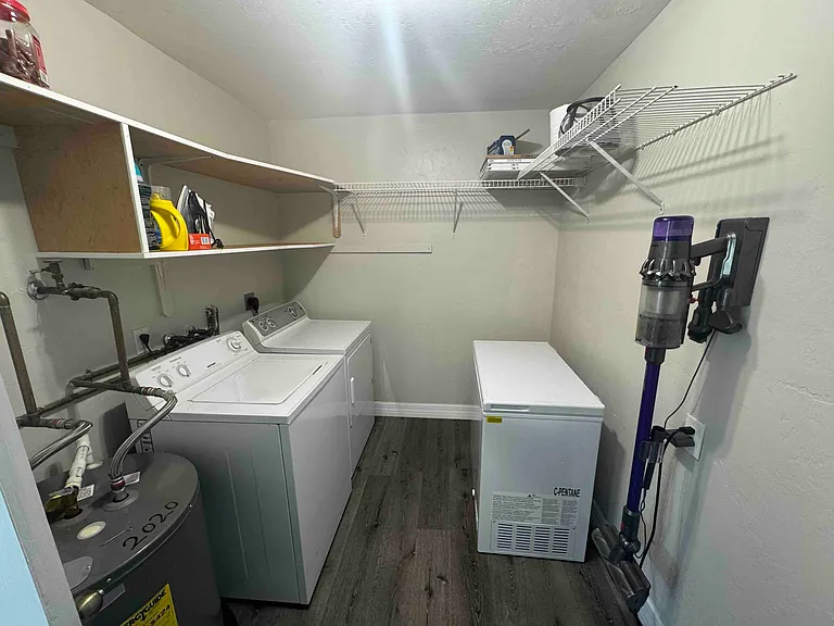 203 Esther St — Photo 12