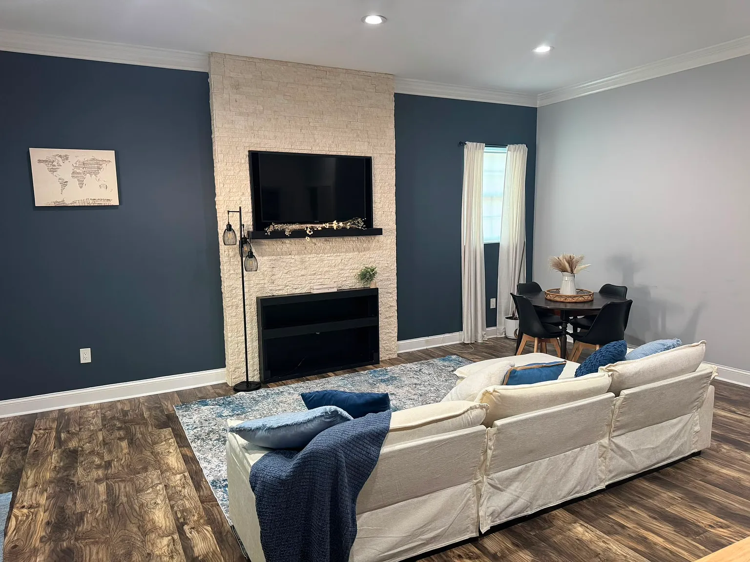 1 bed, 800 sqft, $2,100 — Photo 2