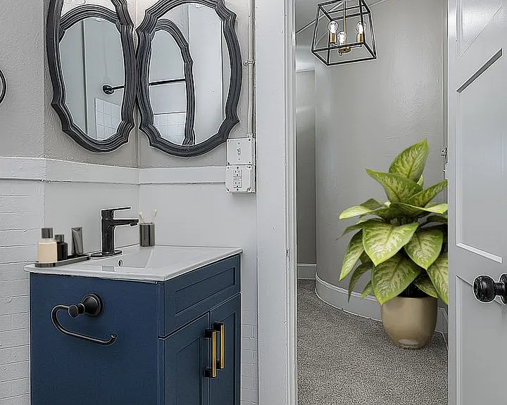 Elegant Renovation! HUGE 1 Bed 1 Bath Available Now! — Photo 30