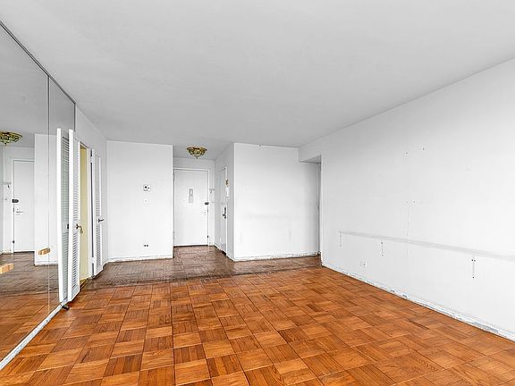 5th image of 17-85 215th St APT 15D