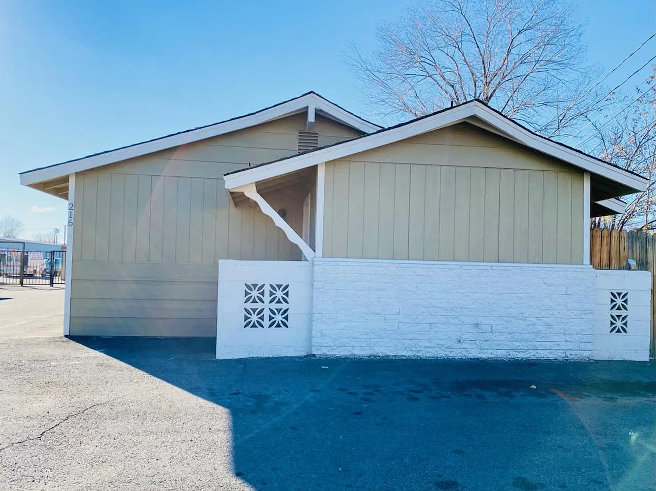 216 Linden St — Photo 3