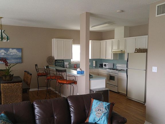 Open floor plan!