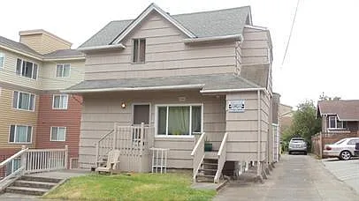 4249 9th Ave NE Photo 1
