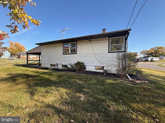 4th image of 1700 Pleasantville Dr