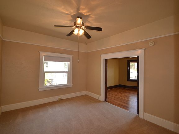 5th image of 413 Coronado Ave