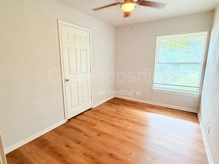 827 Dunwoodie Dr — Photo 11