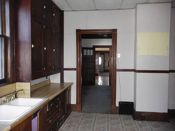 4th image of 1906 S Wenona Ave