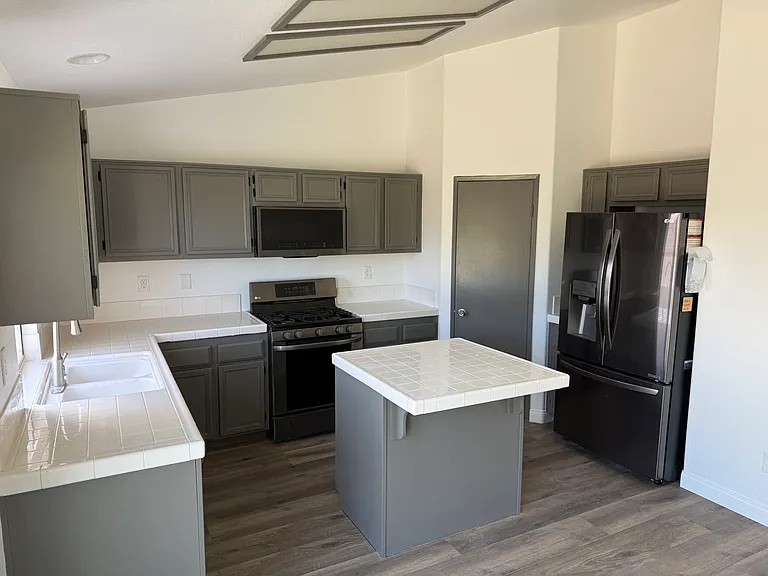 31548 Hamburg Cir — Photo 12