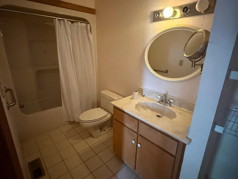 1856 Ion Ave #C — Photo 9