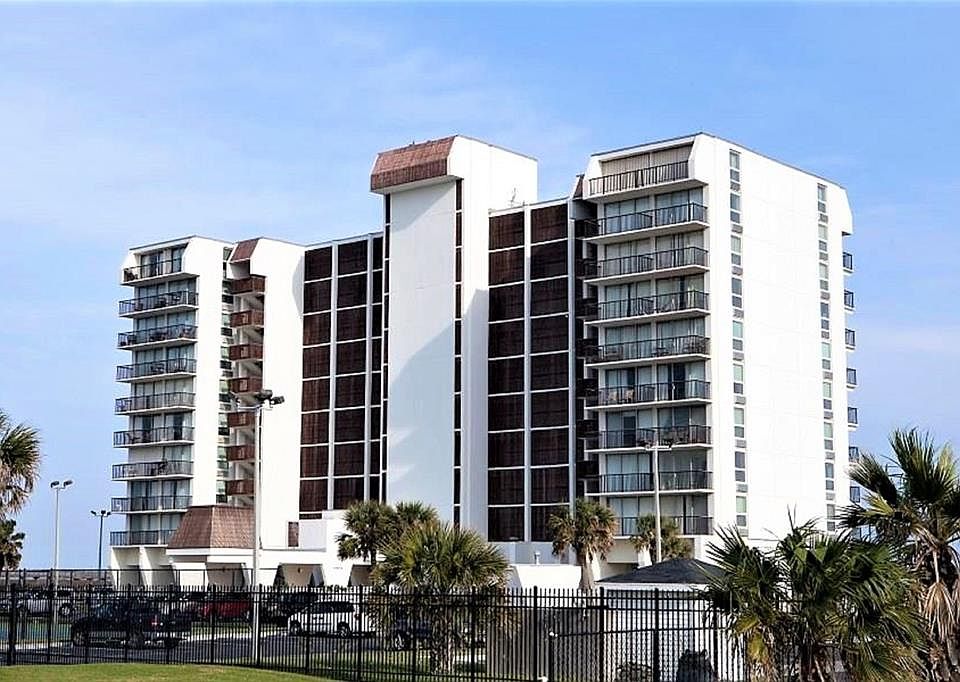 Welcome to Islander East....Condos on the Beach!