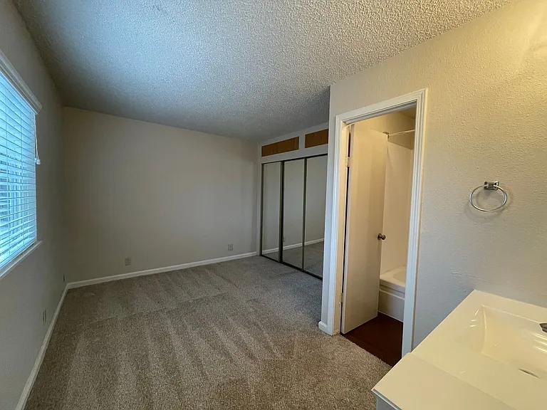 Boutique Apartments in Boulevard Park, Includes Gated, Covered Parking! — Photo 10