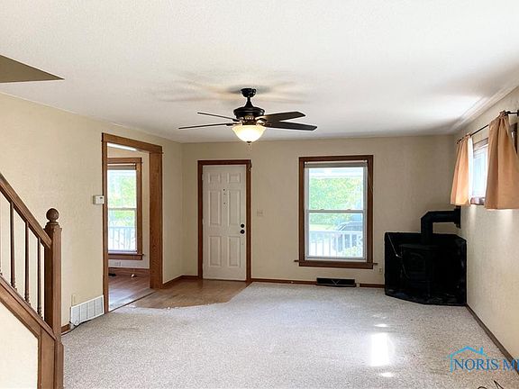 3rd image of 225 Lincoln St