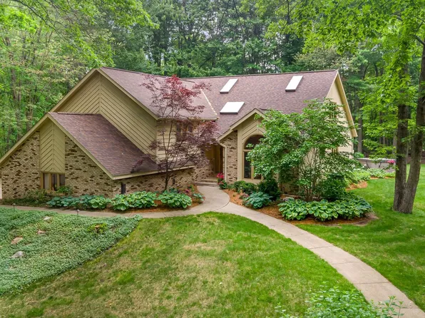 4117 E Old Pine Trl, Midland, MI 48642