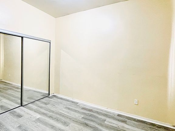 4th image of 2851 Pennsylvania Ave #2F