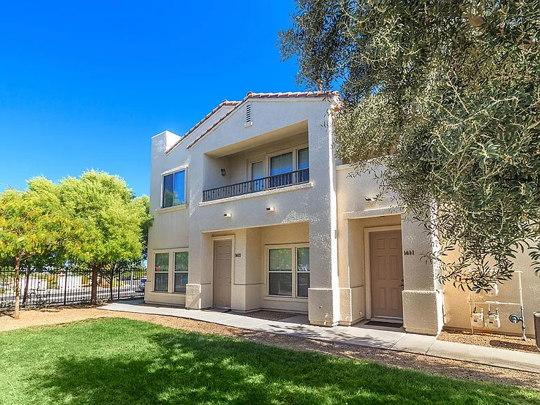 Horizon Ridge Park Apartments — Photo 10