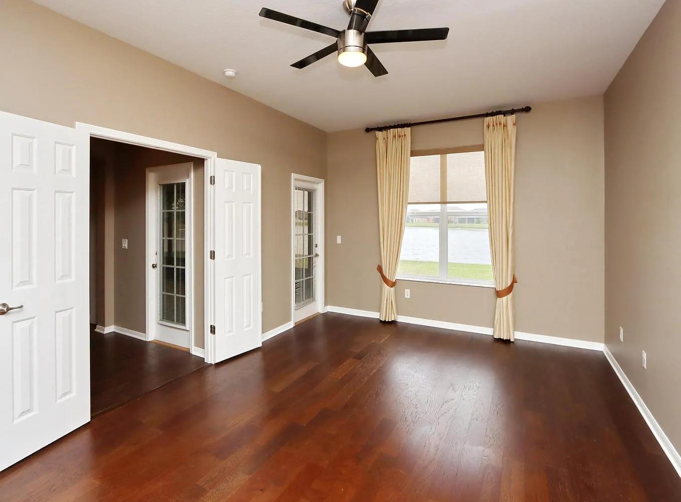 4 bed, 4.5 bath, 3453 sqft, $3,300 — Photo 3