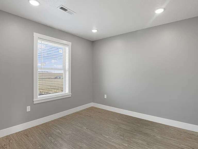119 42nd Ave NE #104 — Photo 18