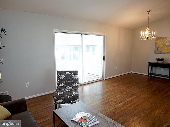 5th image of 14018 Bardot St