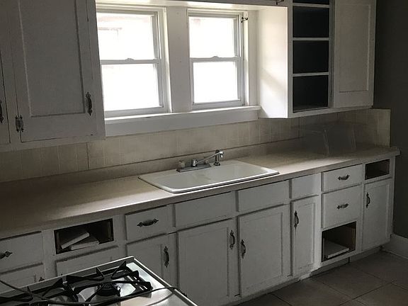 4th image of 1521 Benton St