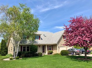 3965 S Avon Dr, New Berlin, WI 53151