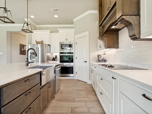 6913 Veal Station Rd, Weatherford, TX 76085
