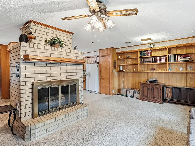 1335 Kathy Ave — Photo 7