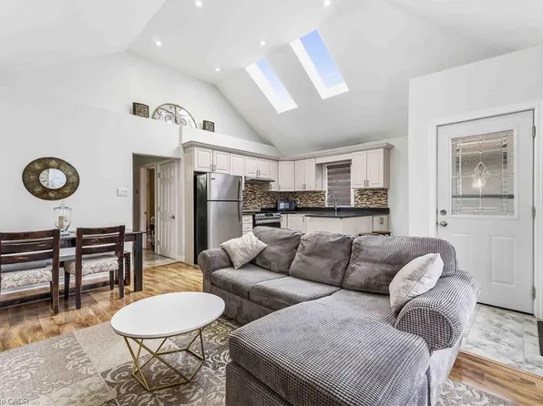 74 Province St N, Hamilton, ON L8H 4H6