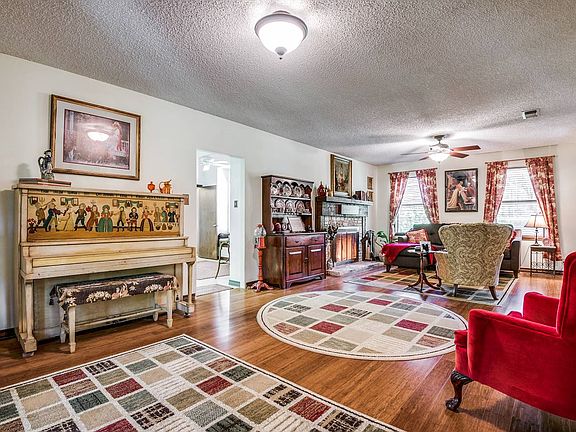 5th image of 409 Canterberry Dr