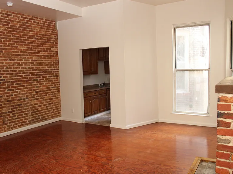 1824 Bolton Street — Photo 8