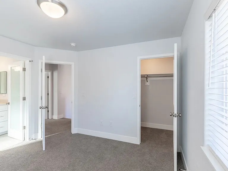 1056 Watt St — Photo 35