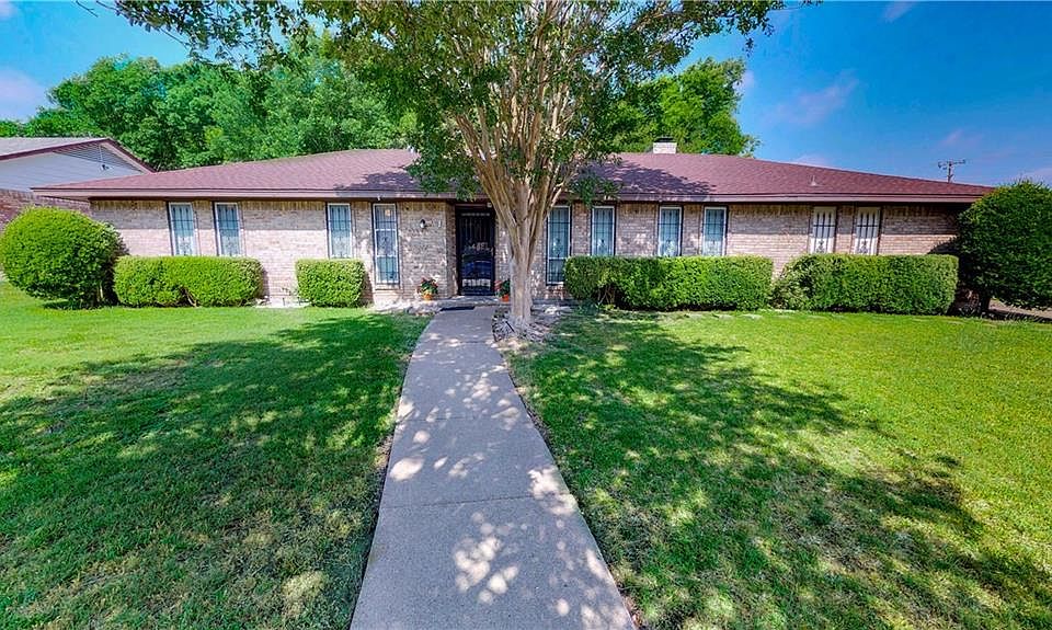 1st image of 107 S Crestwood Blvd