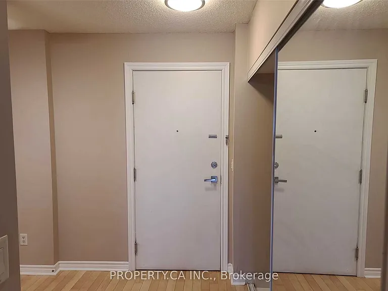 250 Wellington St W #1531 — Photo 2