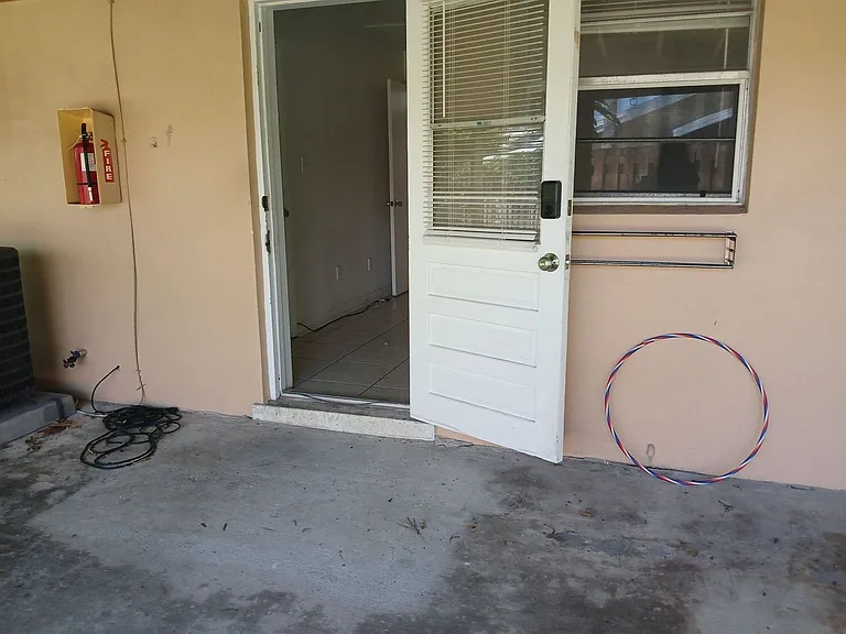 1360 Carlton Ct — Photo 10