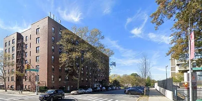 Sold by Chase Global Realty Corp | media 8