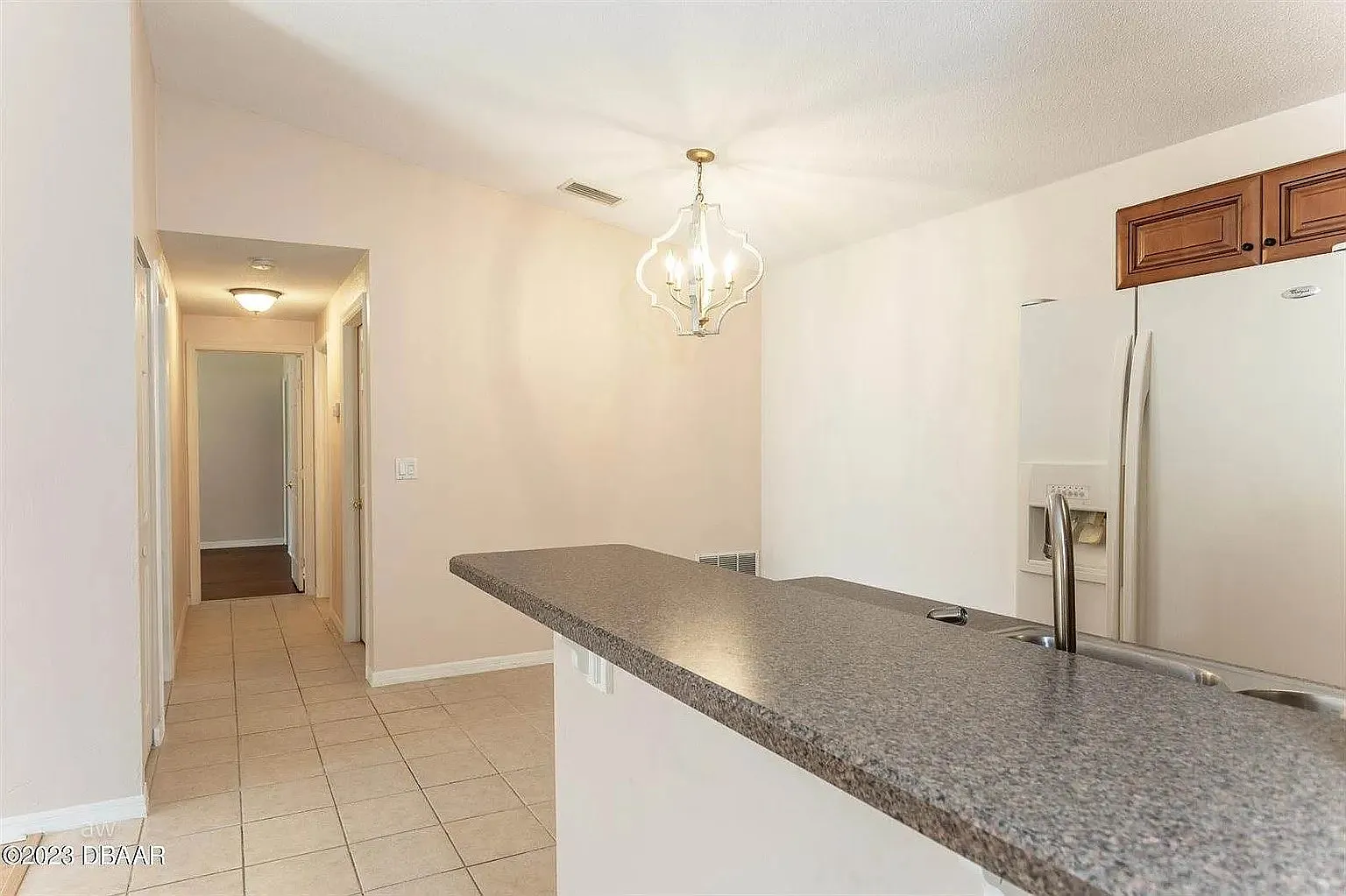 2 bed, 1090 sqft, $1,800 — Photo 2