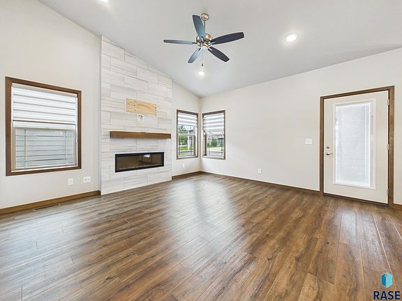 3rd image of 5105 E 64th St