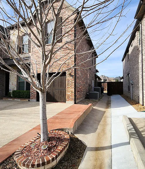 Right Side Yard 1b