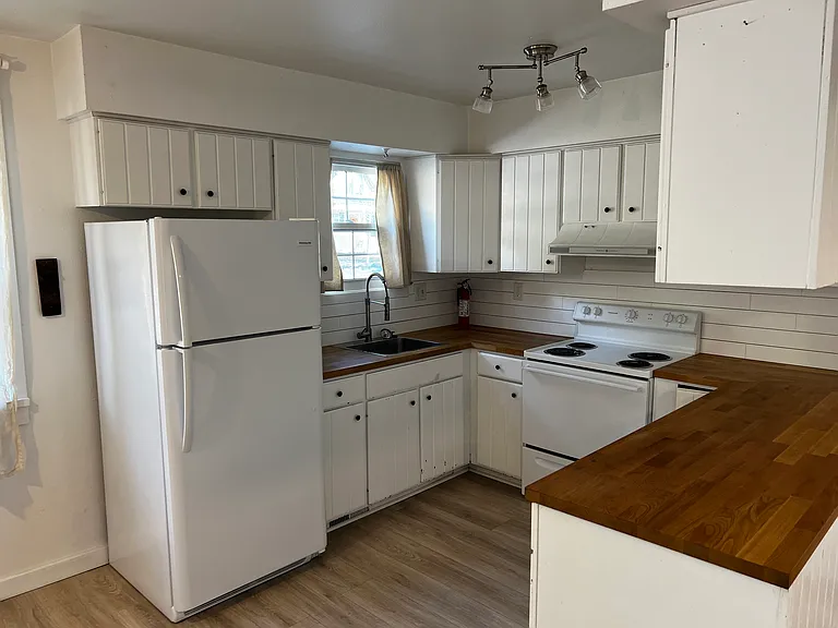 1435 Marion Cir #1 — Photo 8
