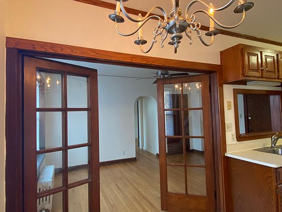 3rd image of 4305 N Marlborough Dr #6