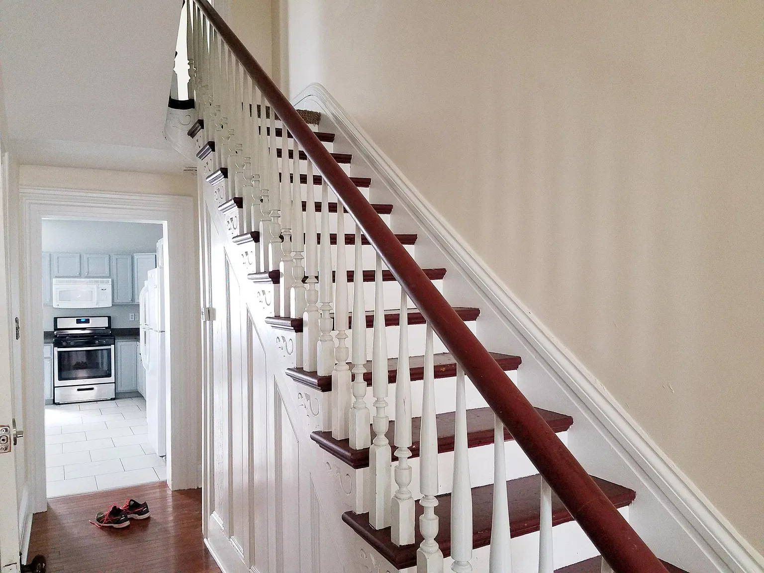 5 bed, 2500 sqft, $3,500 — Photo 2