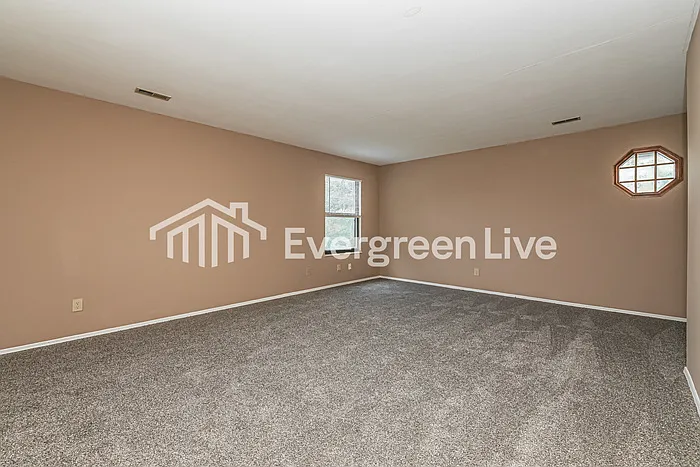 4 bed, 2.5 bath, 2268 sqft, $2,195 — Photo 4