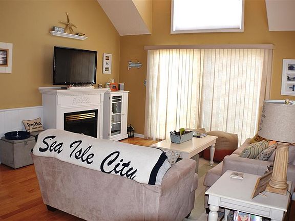 2nd image of 250 57th St #E