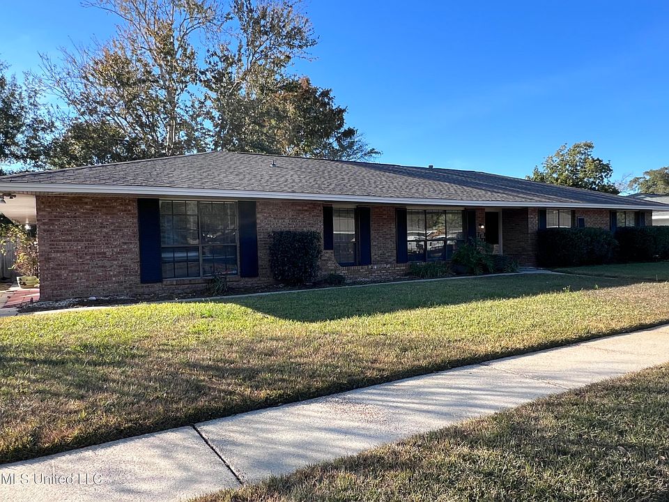 1st image of 710 Parkwood Dr