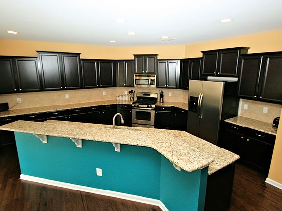 4th image of 2126 Newport Dr
