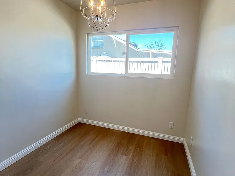 25326 Oak St — Photo 4