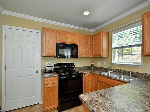 3rd image of 154 Alpine Ridge Dr