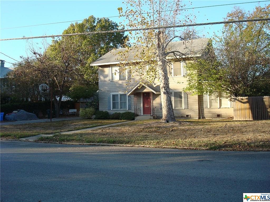 620 E College St Seguin Tx 78155 Zillow