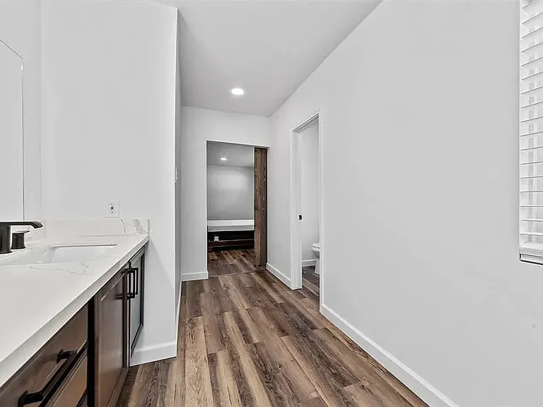 1610 Antoine Dr — Photo 16